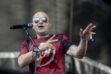 Alkohol hraje v tvorbě Tří sester stále důležitou roli, říká Lou Fanánek Hagen