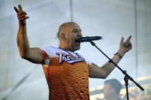 „Šel jsem kolem trati a probral se za tři dny bez nohy.“ Fanánek slaví šedesátiny