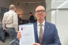 Koncesionářské poplatky pro ČT a rozhlas končí, rozhodla vláda. Protestům navzdory