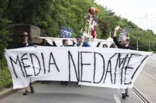 Zrušení poplatků je zásahem do nezávislosti ČT a ČRo, tvrdí opozice