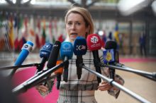 EU uvalila další sankce proti Rusku, míří na ropu i propagandu