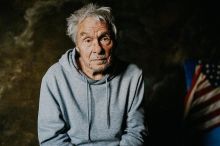 Jan Saudek se stáhl za pomyslnou zeď. Manželka promluvila o těžké současnosti slavného fotografa