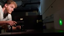 Český doktorand má nakročeno k tomu, aby zbavil CERN nepřesných drátků
