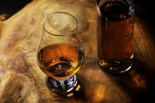 V kauze investic do whisky jsou stovky poškozených. Policie navrhla obžalobu