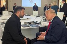 Nervozita v Evropě. Trump po Íránu obrací zájem k Ukrajině, už jednal se Zelenským