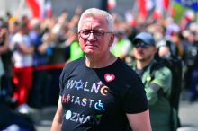 „Pýcha předchází pád!“ Na primátora Poznaně zaútočil anarchista dortem