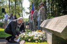 Prezident Petr Pavel v Ležákách varoval před podceňováním hrozeb