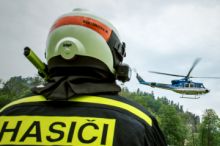 Záchranáři na Rokycansku ošetřují čtyři vážně zraněné parašutisty