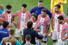 Ničíte fotbal, pálí kritici do nového pravidla. FIFA ho chce držet, prý nejde o peníze