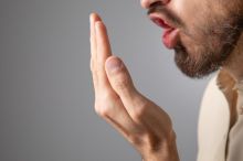 Dech po odlakovači nebo čpavkový zápach moči? I pach může upozornit na zdravotní problém