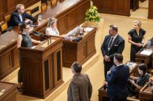 Sněmovna přijala zákon, jenž má usnadnit výměnu státních úředníků