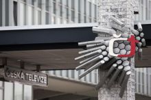 Česká televize vymáhá po radních škodu za nezákonné zrušení dozorčí komise
