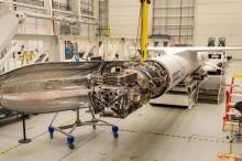 Robotický tahač letí zachránit teleskop NASA. Nebezpečně se blíží k Zemi