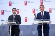 Za zvýšené náklady kvůli dvěma letům na summit NATO může podle Hradu vláda
