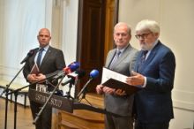 Politoložka: Útoky na ÚS ohledně opatření k summitu ohrožují demokracii