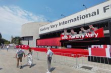 KVIFF začíná: Ve Varech už je spousta hollywoodských hvězd, každý je chce vidět