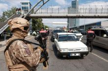 Vlna zatýkání v Ankaře. Policie před summitem NATO kontroluje město