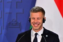 „Lhali v noci, přes den.“ Maďarská státní televize nevysílá, ochranka vyvedla novináře