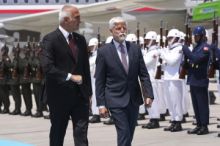 Spor o složení delegace podle opozice určil českou stopu na summitu NATO