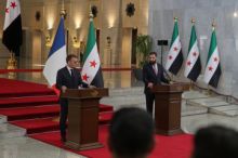 Macron čelí kritice kvůli návrhu obnovit francouzské křesťanské školy v Sýrii