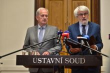 Průzkum: Útoky politiků na ÚS podle Čechů ohrožují důvěru v instituce