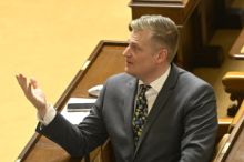 Opozice chce rezignaci Turka kvůli nehodě, Babiš zmínil post zmocněnce