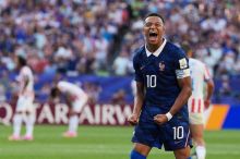Francie - Španělsko 0:0. Superšlágr začíná, jeden z velkých favoritů půjde ze hry