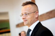 Maďarský exministr Szijjártó čelil kritice za styky v Kremlu, teď přechází k Číňanům