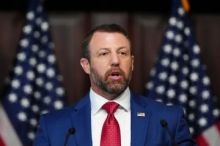 Mullin: Vláda zjistila statisíce registrovaných voličů bez občanství USA