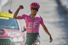 Carapaz po úniku v závěrečném stoupání vyhrál 18. etapu Tour de France