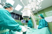 Jedna operace, obě kolena. Lékaři v Břeclavi provedli ojedinělý zákrok