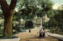 Ubytovával se tu britský král, dnes sem jezdí arabské princezny. Podívejte se do legendárního hotelu