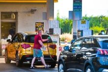 Nafta v Česku za týden zdražila o víc než 1,5 Kč, cena benzinu roste pomaleji