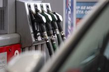 Nafta je po čtvrt roce dražší než benzin. Experti: Návrat regulace by nepomohl
