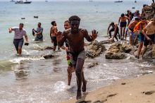 Do španělské Ceuty během jediného dne dorazilo téměř 50 tisíc migrantů