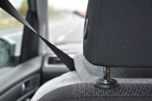 Žena na Plzeňsku vypadla za jízdy z auta. V nemocnici zemřela