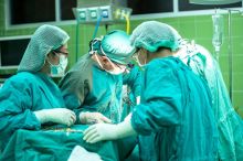 Vietnamští chirurgové muži transplantovali penis. Dárce byl po mozkové smrti