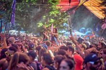 Festival psychedelické hudby končí předčasně. Kvůli smrti dvou účastníků