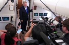 Rozhovory s Íránem probíhají, uvedl Trump; Teherán tvrdí opak