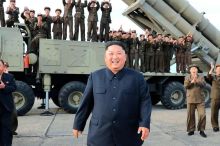 Stovka balistických střel pro Putina. „Rakeťák“ Kim posílá do Ruska raketovou jednotku