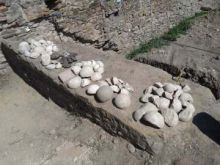 Archeologové našli při výzkumu na Pernštejně dělové koule z neznámého obléhání