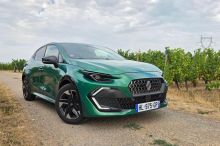 Bez tankování až k francouzským vinicím. Renault s drtivě nízkou spotřebou umí bořit mýty