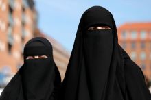 Stop burkám a nikábům. Další evropská země si dupla na muslimy