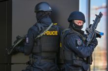 Policie obvinila muže ze sobotního pokusu o vraždu ženy na Karlovarsku
