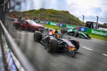 Je to škoda, litoval Verstappen po nehodě a neúspěšné rozlučce s domácím závodem