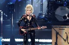 Odešla legenda. Zemřela Dolly Partonová, první dáma americké country