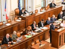 Sněmovna přerušila jednání o rozpočtové novele. Předcházela tomu nekonečná diskuze o programu