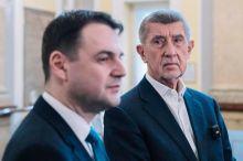 Hra o zavření důležité ambasády. Macinka ji „posuzuje“, může ale dost tvrdě narazit