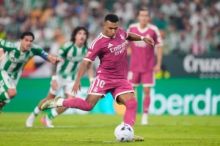 Mbappé v nastavení neproměnil penaltu a Real poprvé po návratu Mourinha prohrál
