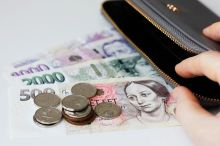 Minimální mzda je nedostačující. Loni nepokryla základní potřeby a bydlení v nájmu